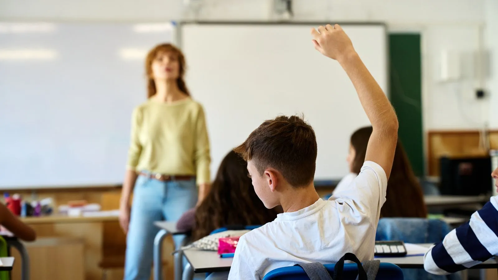 Profesionales colaborando en una sesión de trabajo